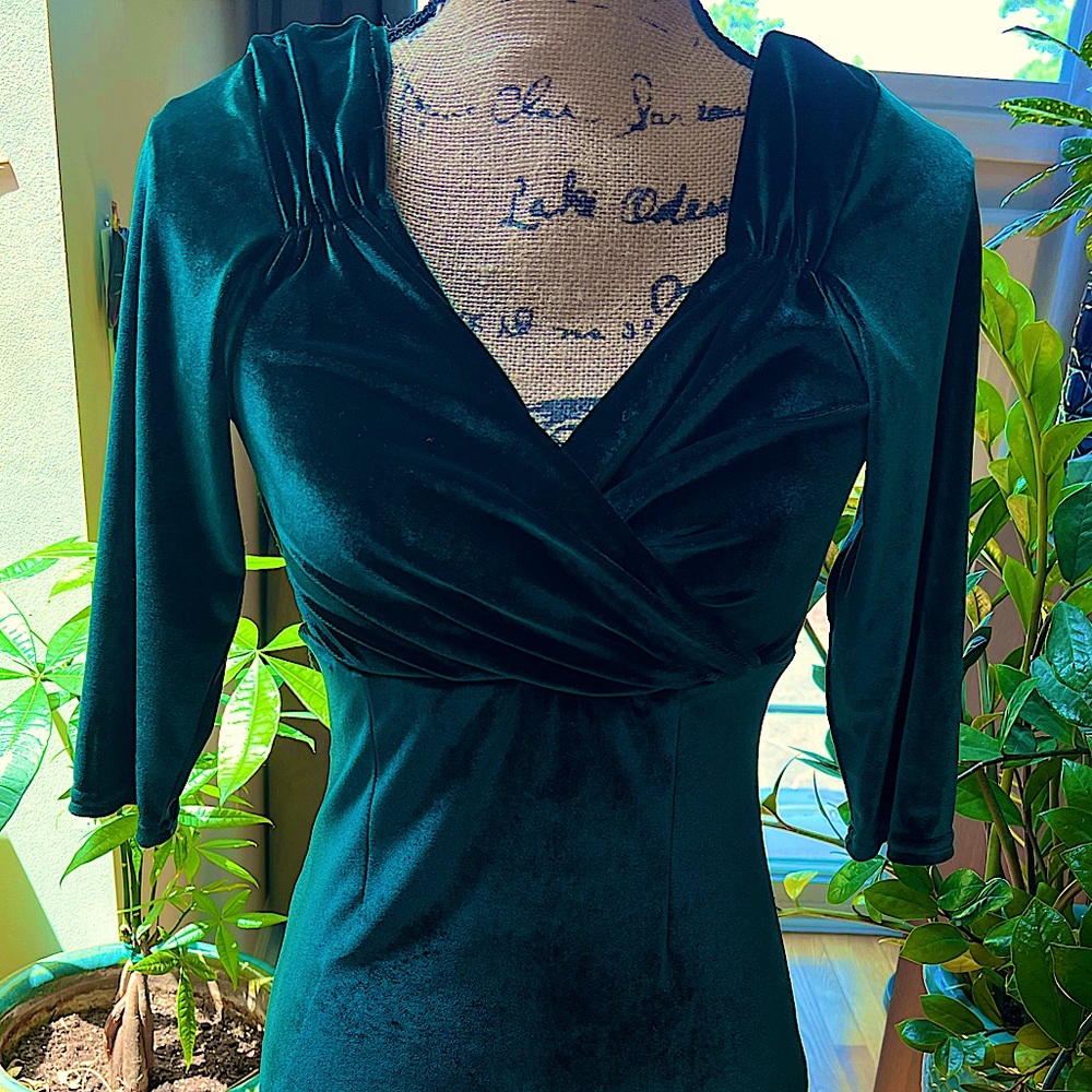 Retro-Inspired Dark Green Velvety Dress